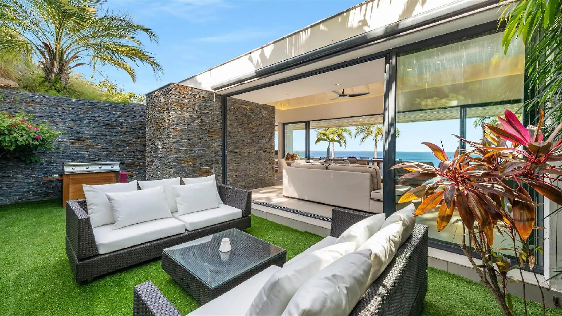 Architecture Jewel Set On A Hillside Vila St. Barthelemy